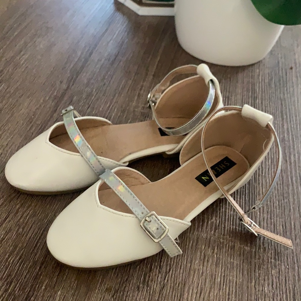 White girls dressing shoes